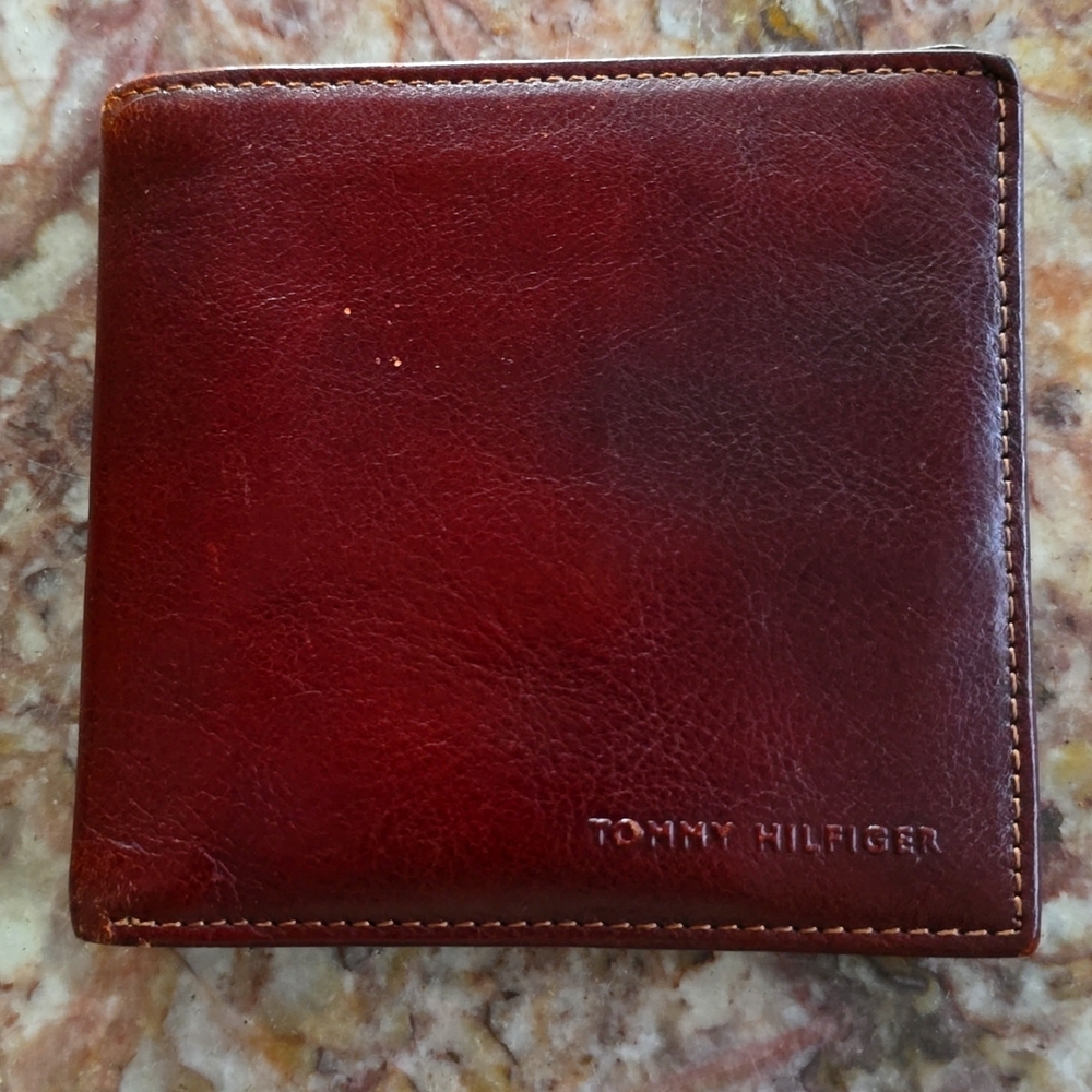 Tommy Hilfiger Premium- leather mens wallet